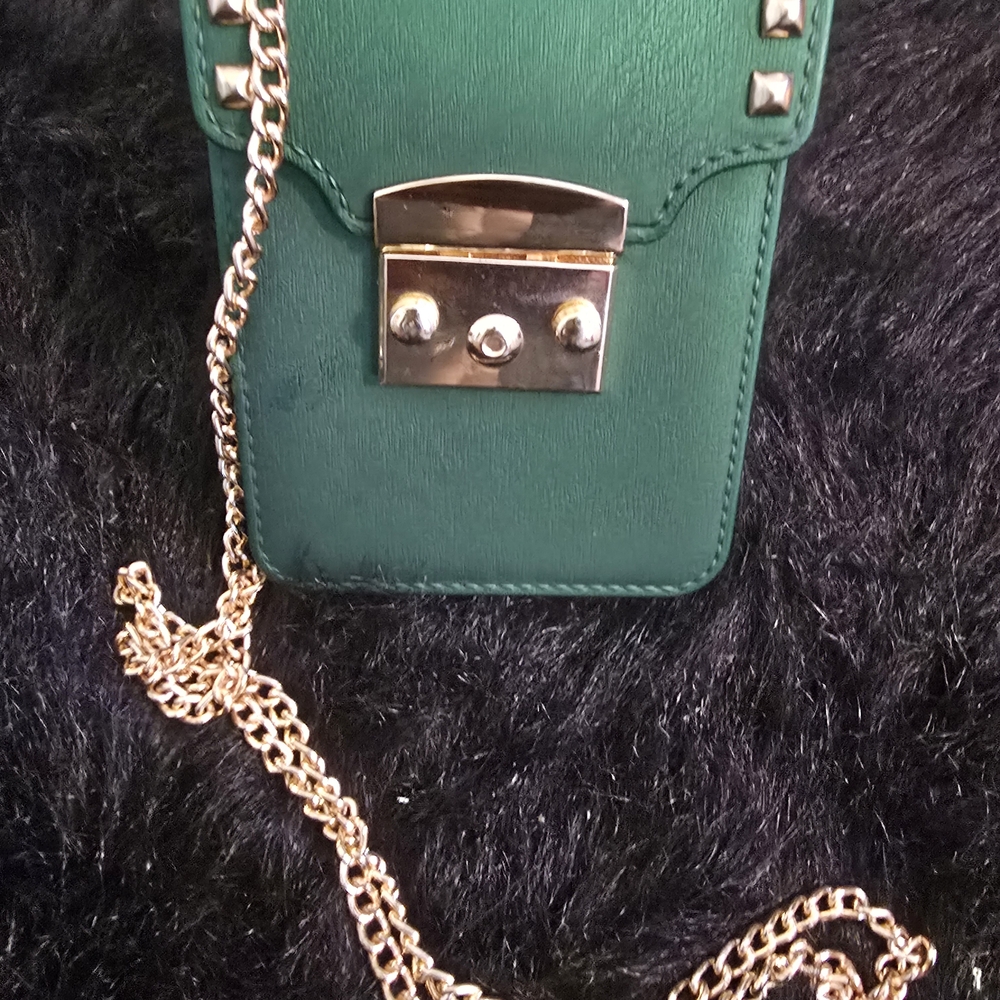 Green Crossbody Phone Bag with Gold Chain